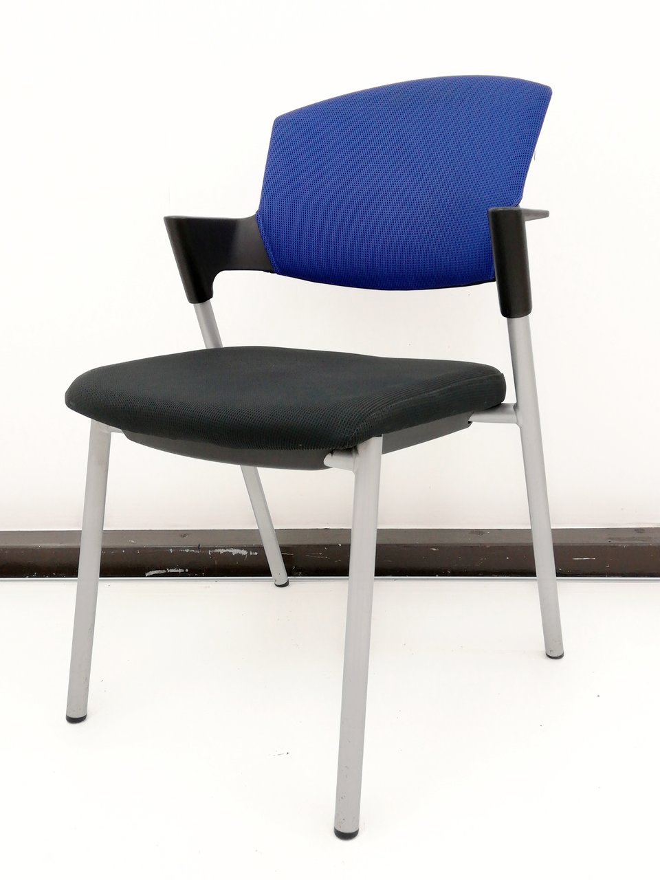 プロッティ/コクヨ/ブルー/キャスター付き/スタッキングチェア
                        プロッティ（キャスターなし） 
                                    中古
            