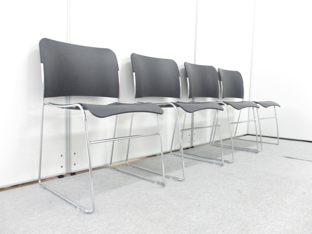 【在庫一掃セール品/4脚セット】会議スペースなどでも使えるブラックカラーのスタッキングチェア【S】
                        ジータ（Gita）
                                    中古
            