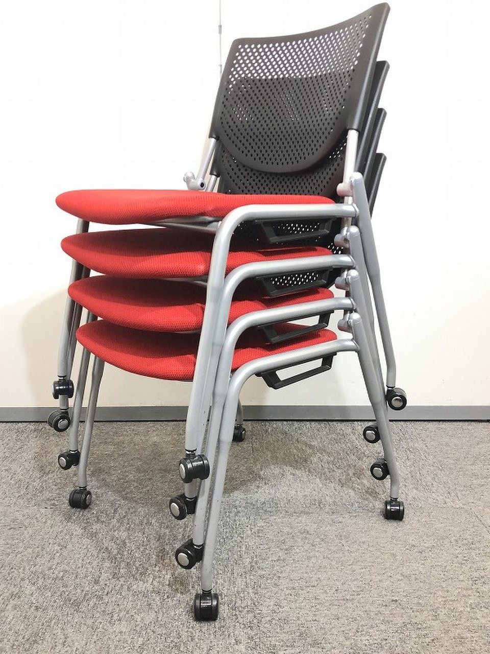 【2018年製！！】【状態良好品！！】の4脚セット販売です！！スタッキングチェア！
                        プロスタック 
                                    中古
            