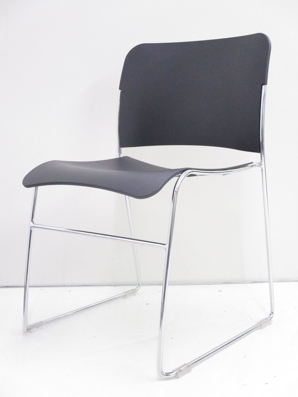 【KS】【残り2脚のためお安く！】【頑丈なチェア】重量感があり、しっかりとした作りのスタッキングチェア！
                        アルティ
                                    中古
            