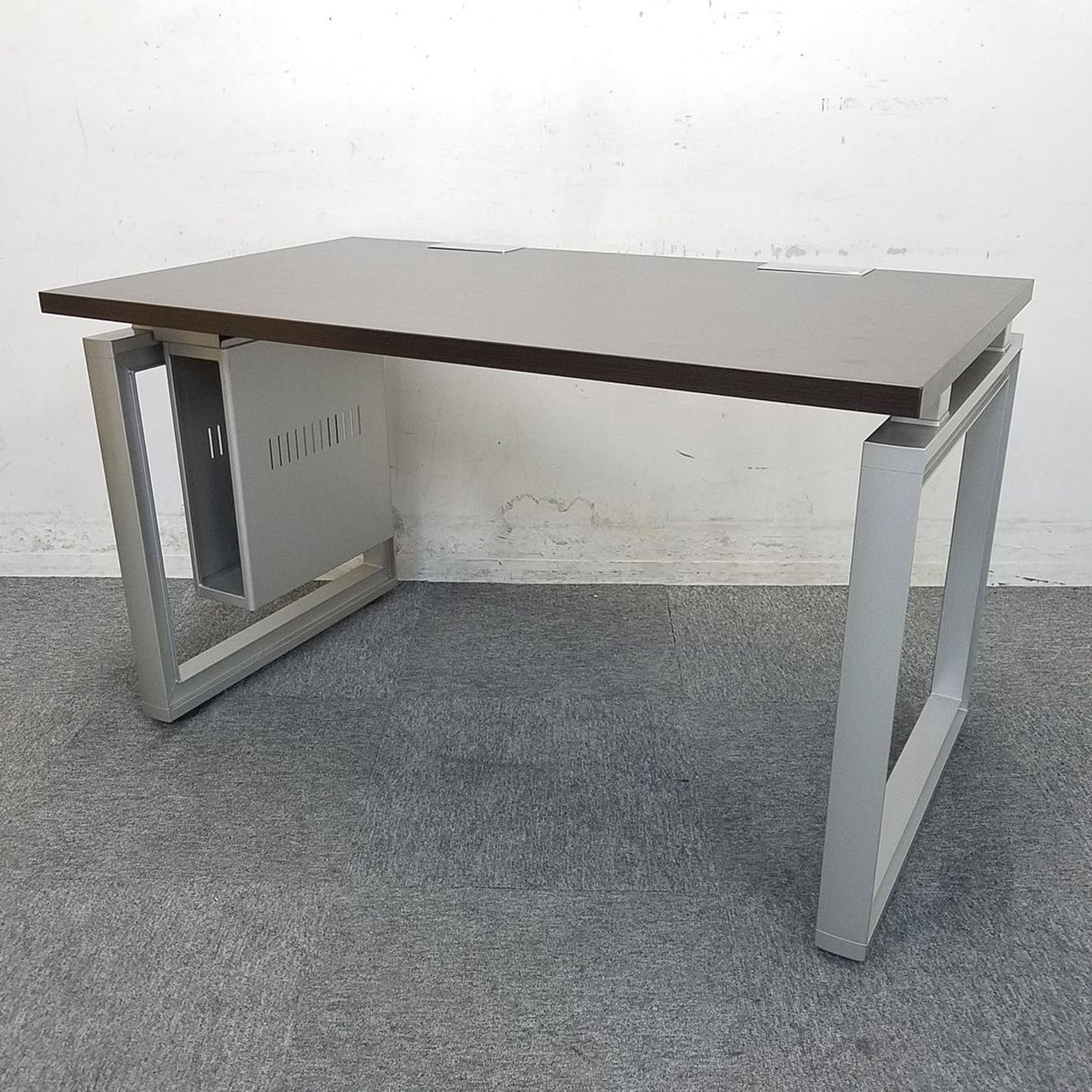 【12台ロット入荷】研ぎ澄まされたシンプルが空間と響き合うデスク「INFUSE（インフューズ）」中古　デスク　テーブル　マネジメントデスク
                        インフューズ 
                                    中古
            