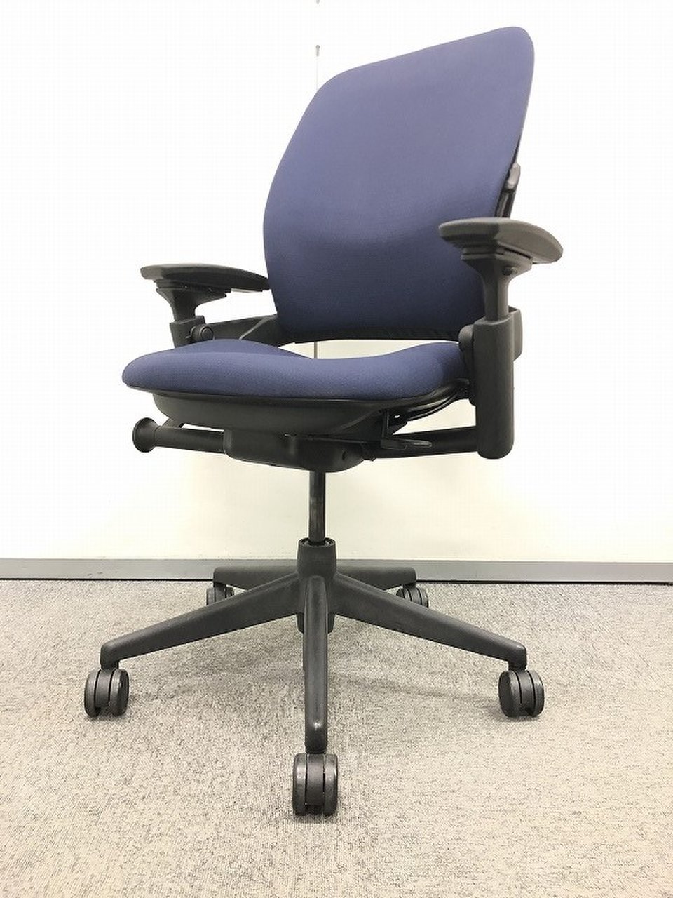 【値下げ！！】【高級チェア】のリープチェアです！！腰痛持ちの方にもオススメです！！

                        リープチェア（V2タイプ） 
                                    中古
            