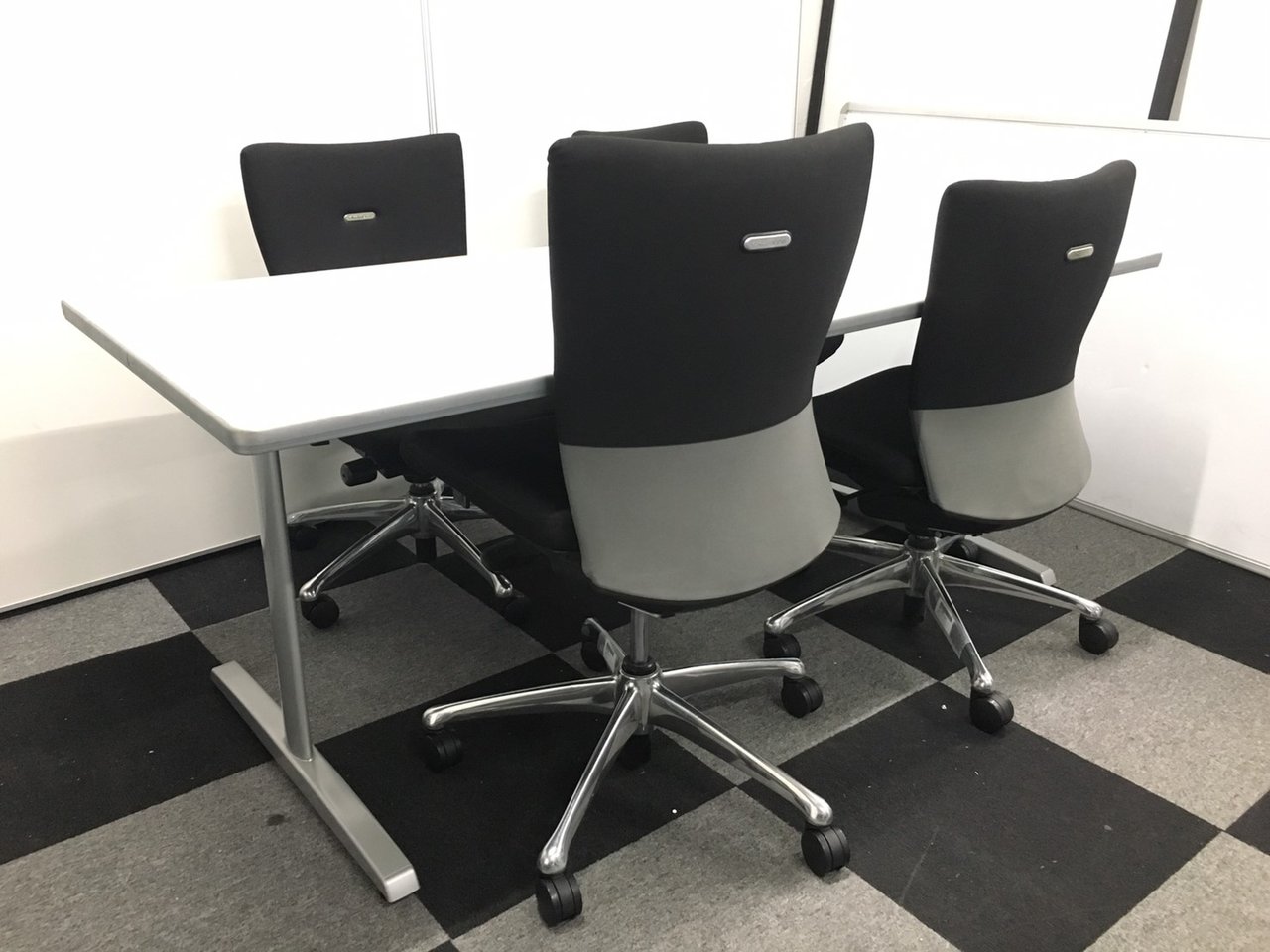 【セット商品】テーブルと椅子4脚のセットでお得！
                        8177シリーズ 
                                    中古
            