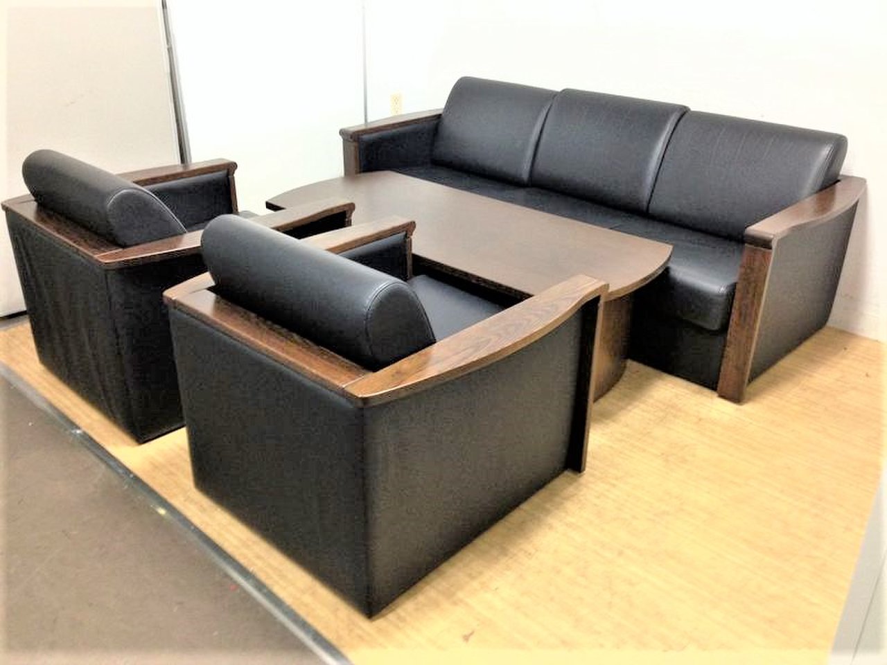 1セット限り！品格の応接セット　手すりは木製で豪華！イトーキ製
                        LEM
                                    中古
            