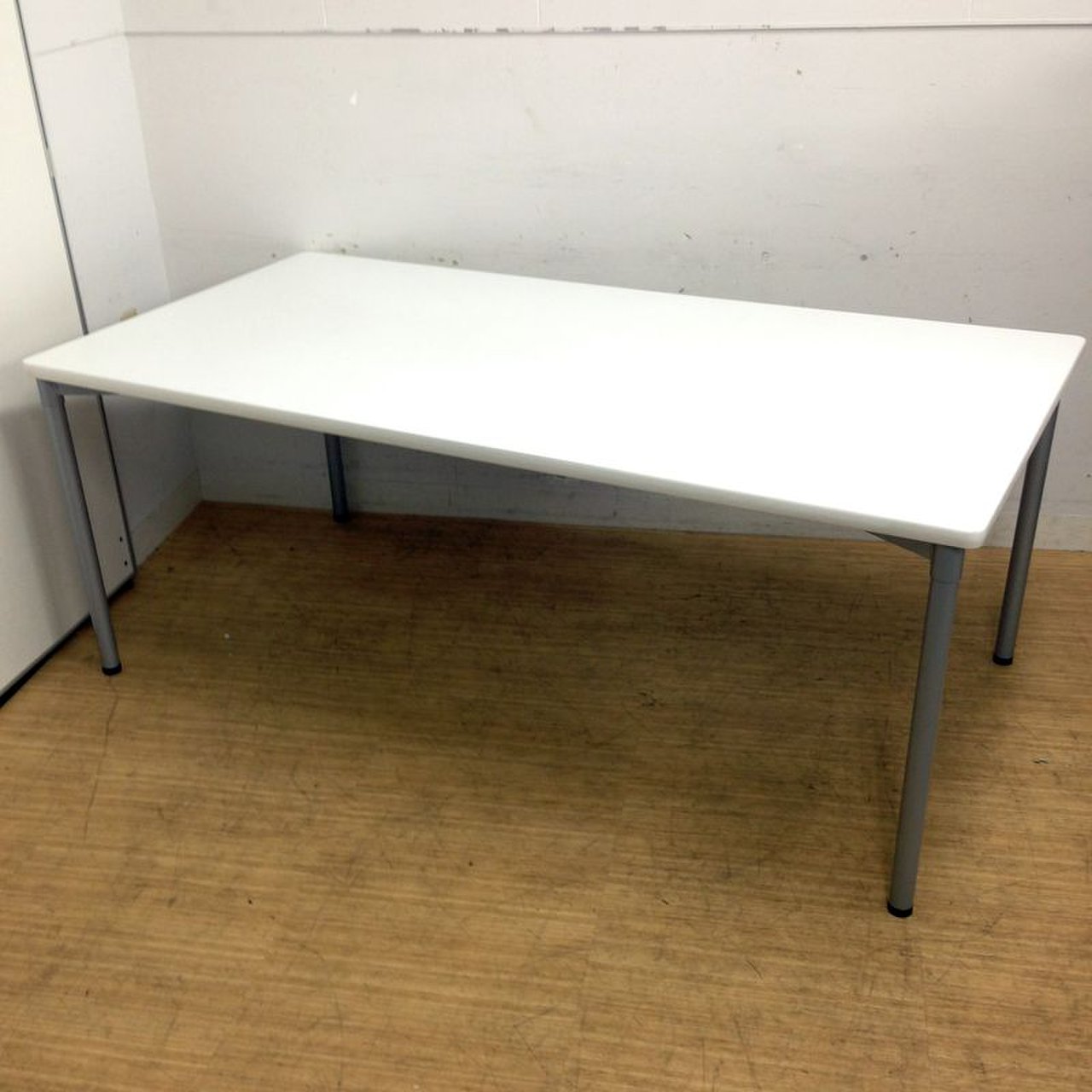 1台限り　広々サイズの会議テーブルがお値打ち価格にて！
                        その他
                                    中古
            