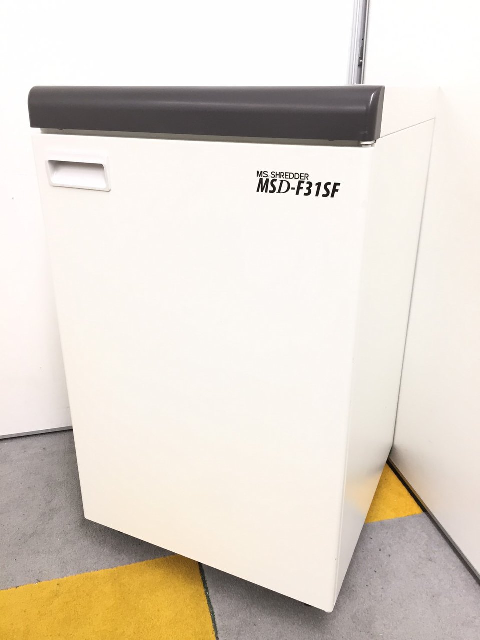 【おつとめ品の為、大特価！】扉が壊れているのでお安く。。。最大裁断枚数55枚のパワフルなシュレッダーです！安心の明光商会製！
                        MSシリーズ 
                                    中古
            