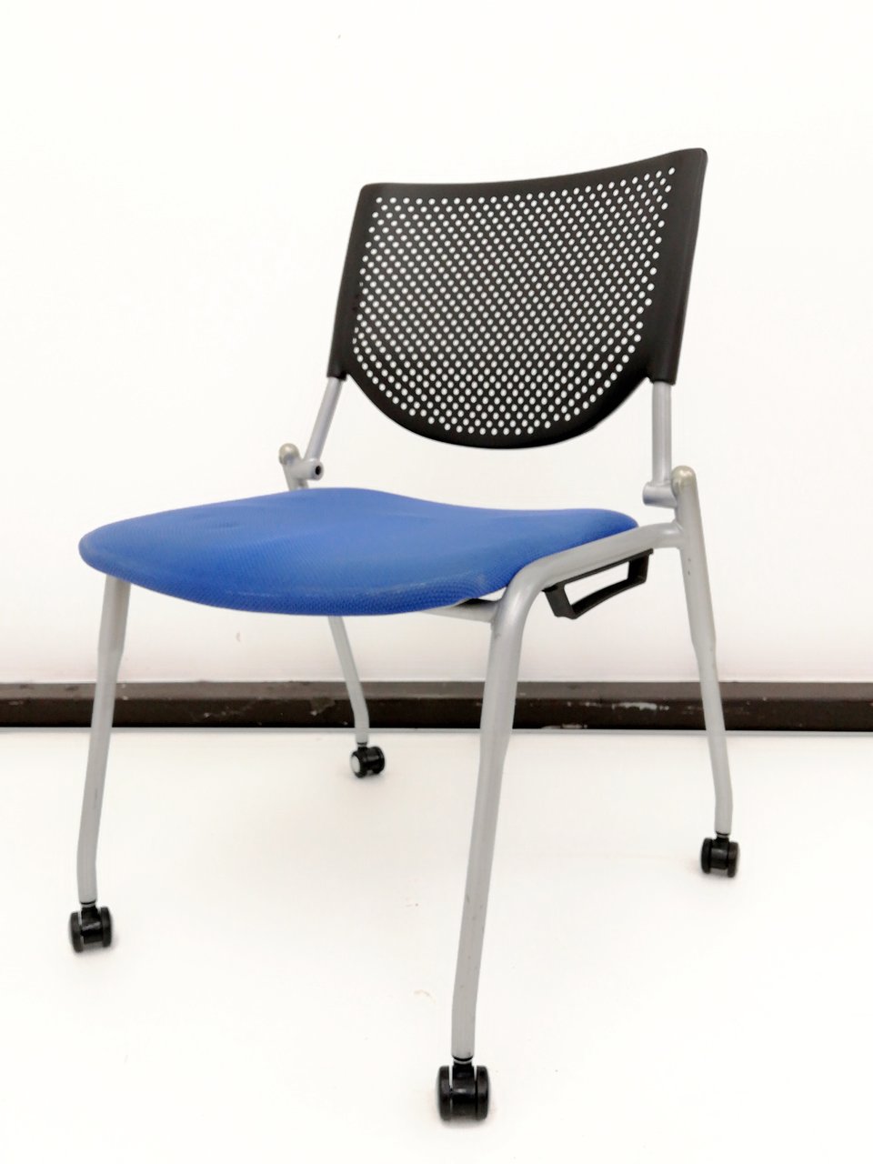 【8脚入荷】【クリーニング済】状態お値引きややスレあり◆キャスター付き移動ラクラクミーティングチェア◆オカムラ製
                        プロスタック 
                                    中古
            