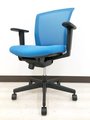 【オフィスを明るく】色鮮やかなな青色の事務椅子。メッシュでお洒落に！！