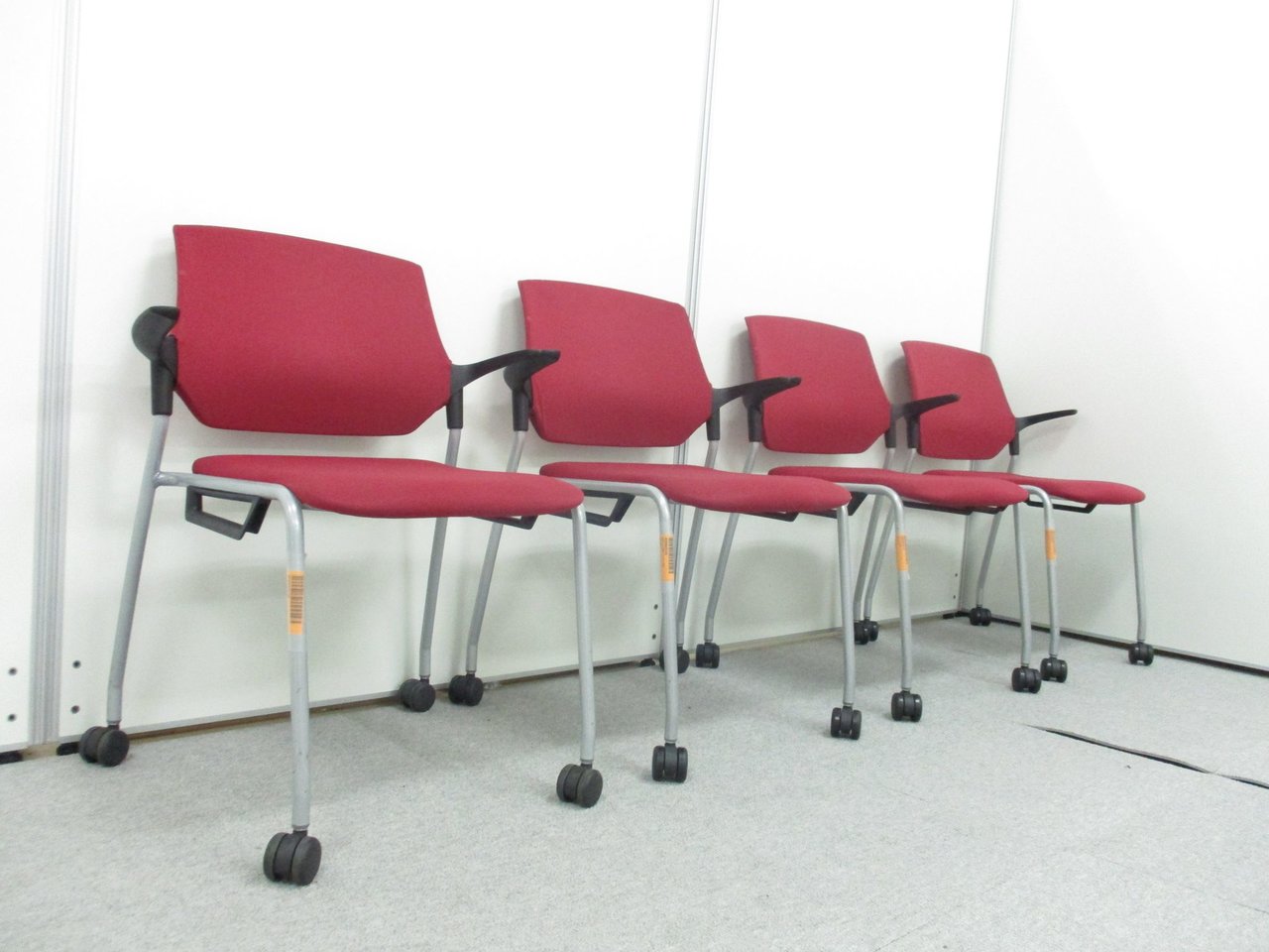 移動が楽なキャスター付き【重ねて保管可能】
                        ステンザ 
                                    中古
            