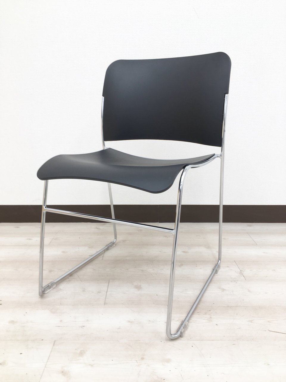 【どんなシーンでも使えるカラー！】重ねてまとまるスタッキングチェア入荷！　【RP】
                        その他シリーズ
                                    中古
            