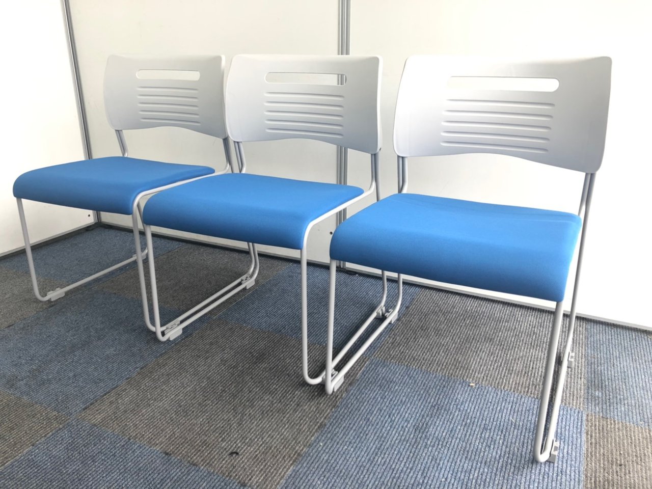 【お得な3脚セット】取っ手付きで運びやすい【爽やかなブルー】
                        PMC 
                                    中古
            