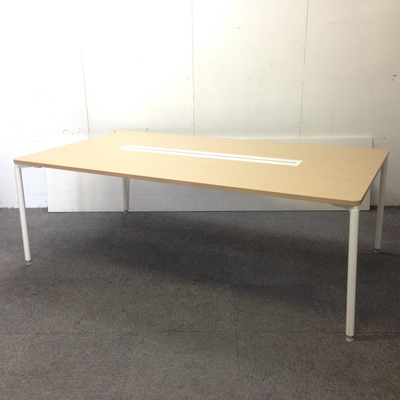 オシャレなオフィスにもピッタリなテーブル！｜イトーキ｜コムネット｜ミーティングテーブル
                        コムネット
                                    中古
            