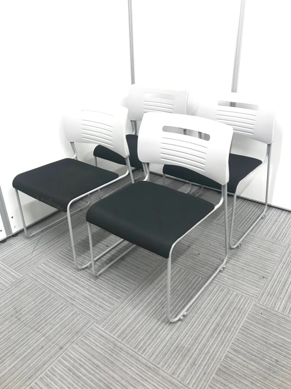 【シンプルチェアのセット販売です！】いろんなシチュエーションにもマッチするチェアで御座います！
                        PMC 
                                    中古
            