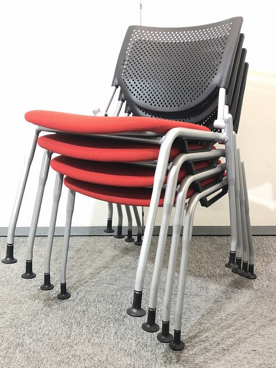 【状態良好品！！】【2018年製！！】の4脚セット販売です！！キャスターのない、スタッキングタイプです！！
                        プロスタック 
                                    中古
            