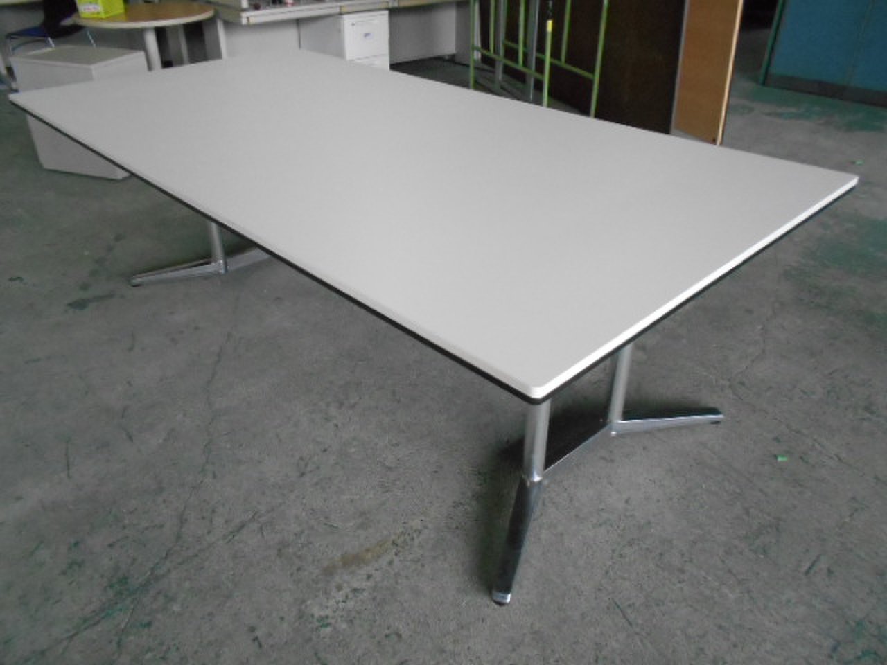 会議室用のテーブルが入荷致しました！！ホワイトの人気カラー！！【限定１台のみ】【関西倉庫在庫品】
                        その他シリーズ
                                    中古
            
