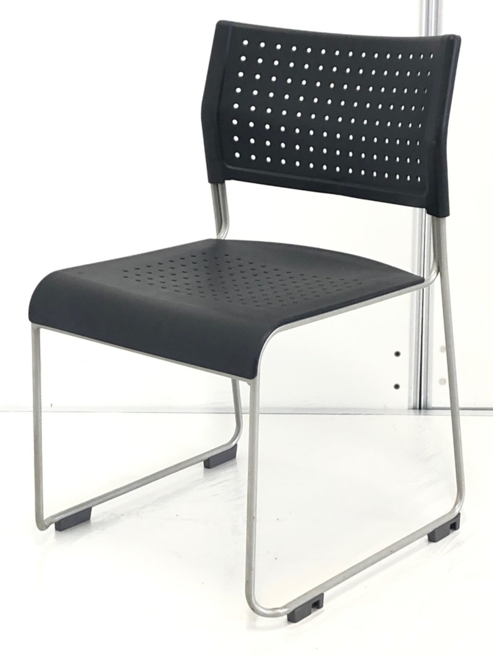 シンプルなミーティングチェアをお探しの方へ！
通気性の良い構造で長時間会議にも！
                        その他シリーズ
                                    中古
            