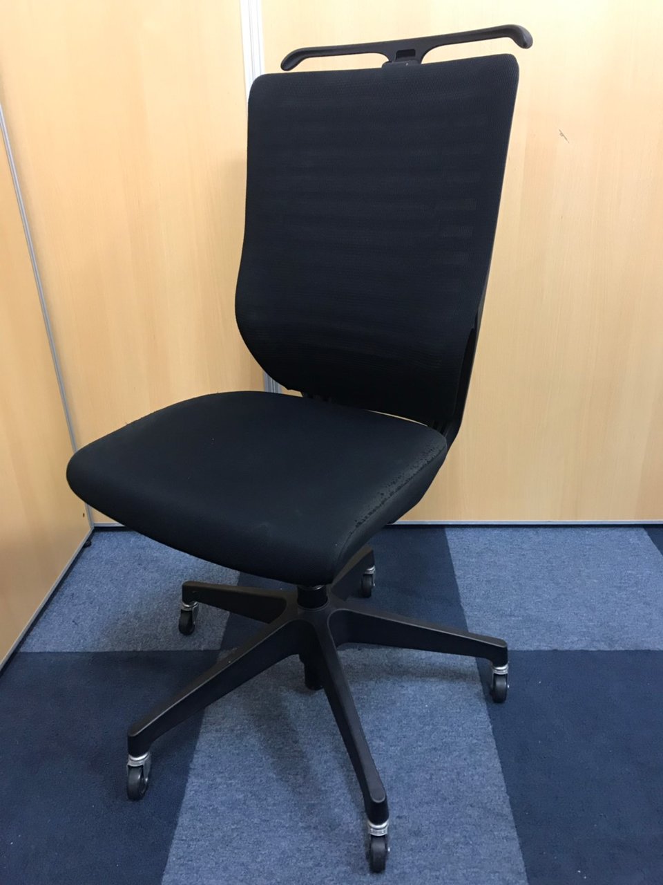 【人気のコートハンガー付き】座り心地をお求めのお客様におススメ♪【ゴムキャスター】
                        エピオス 
                                    中古
            