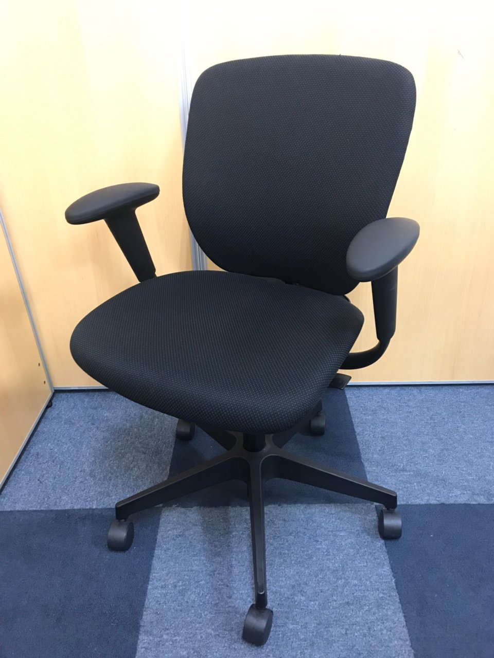 【ランバーサポート付きで腰が楽々♪】ITOKI製プラオチェア
                        プラオ 
                                    中古
            