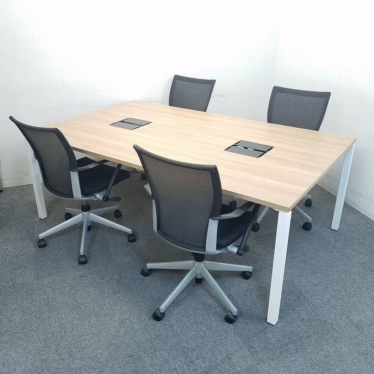 【3セット入荷】お洒落なテーブル・チェアセットで揃えました！中古　テーブル　フリーアドレスデスク　リサイクル
                        WORKFIT（ワークフィット）
                                    中古
            