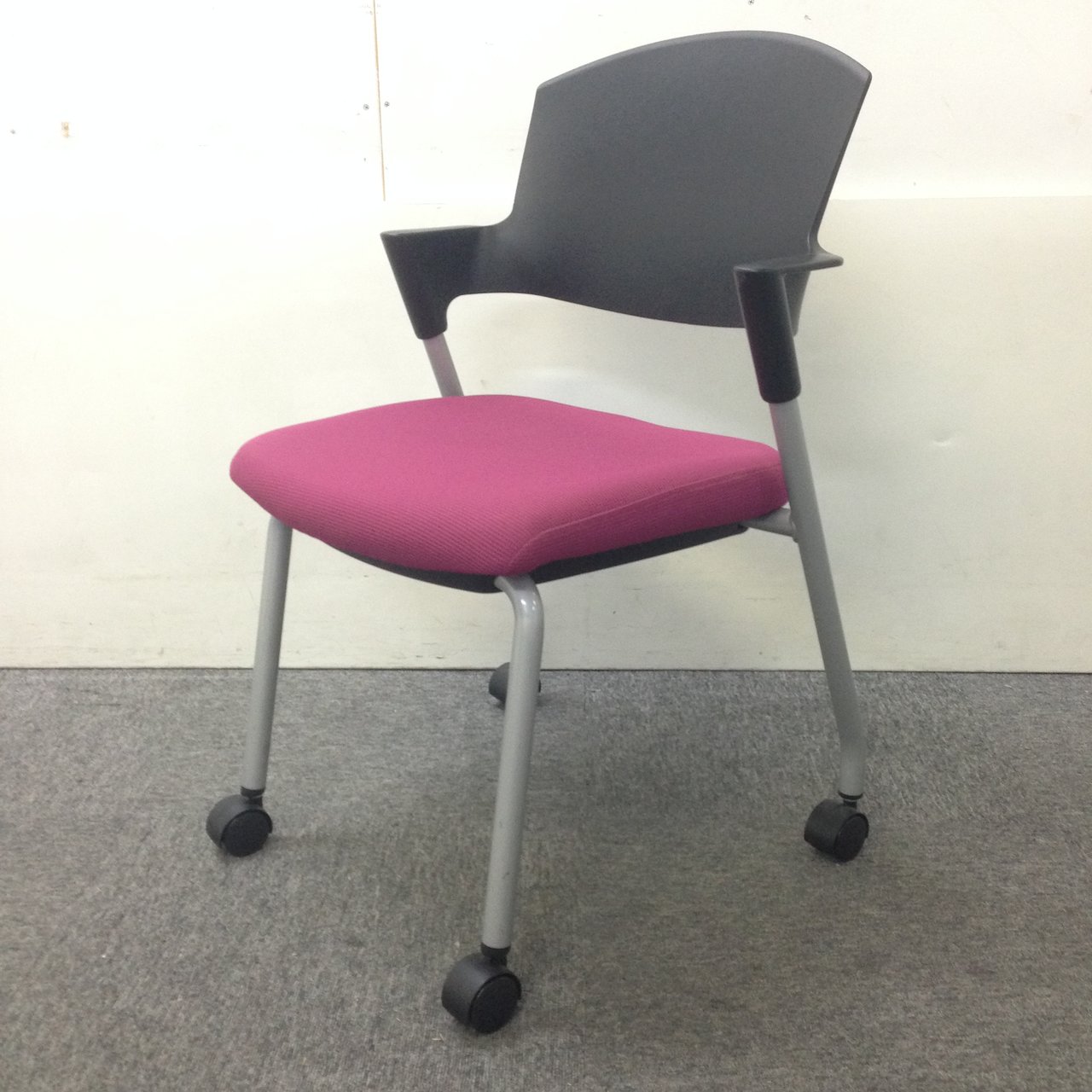 人気のスタッキングチェアが入荷しました｜コクヨ製｜プロッティ｜人気
                        プロッティ（キャスター付） 
                                    中古
            