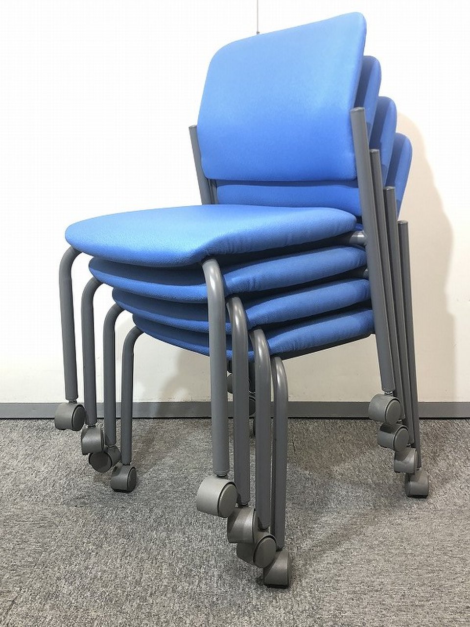 【4脚セット販売！！】軽い足回りで小回り可能！！
                        その他シリーズ
                                    中古
            