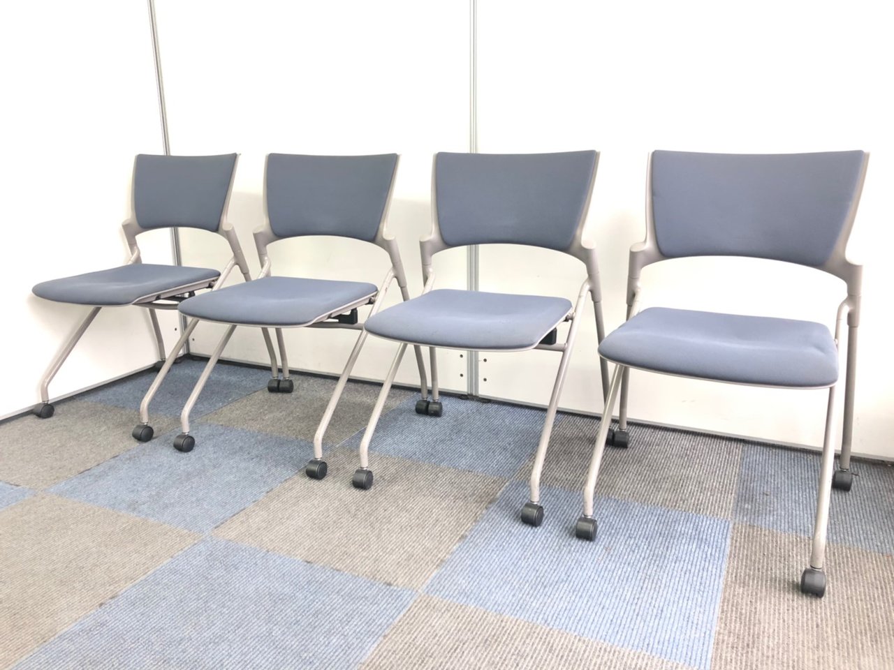 【会議室の定番商品！】座面跳ね上げでスペース削減【4脚1セットのお得価格】
                        マノス 
                                    中古
            
