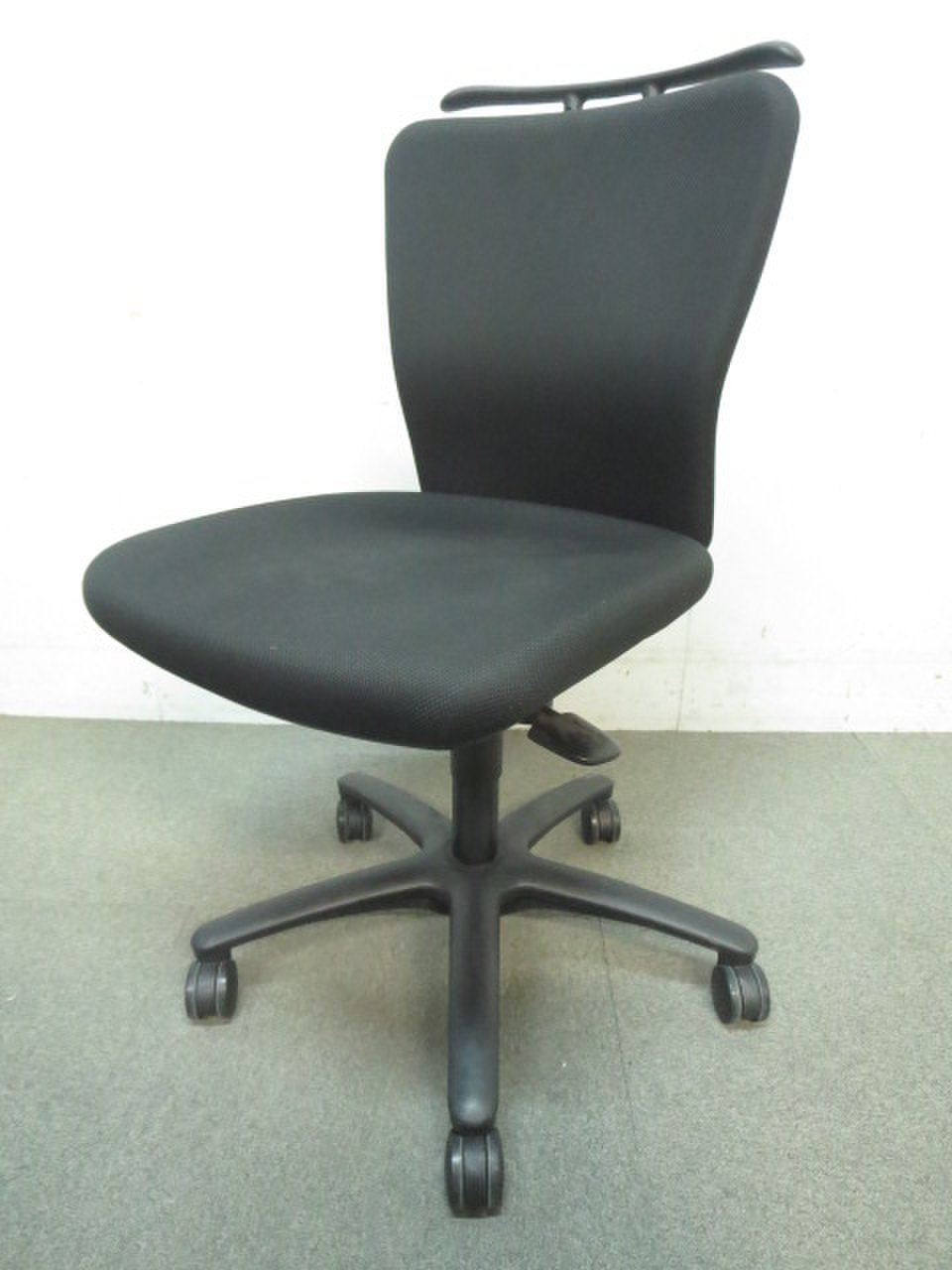 【人間工学に基づいた座り心地！】■オカムラ製　カロッツァチェア　ブラック【ハンガー付】
                        カロッツァ 
                                    中古
            