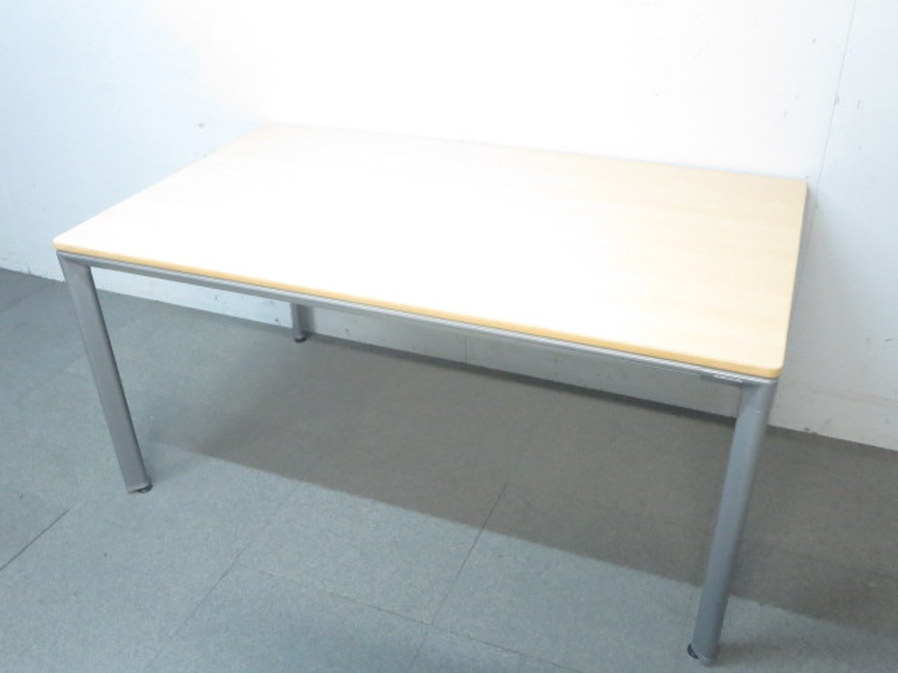 【ナチュラル木目カラー！】■オカムラ製　ミーティングテーブル　W1500mm
                        4L11 
                                    中古
            