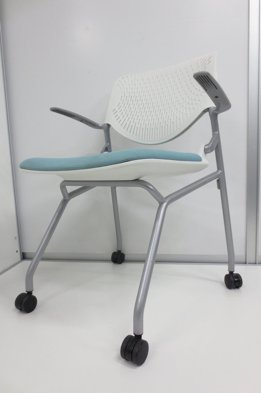 【2016年製で比較的きれいです！】さまざまな場面の自由なミーティングスタイルをアシストします！
                        ルナ 
                                    中古
            