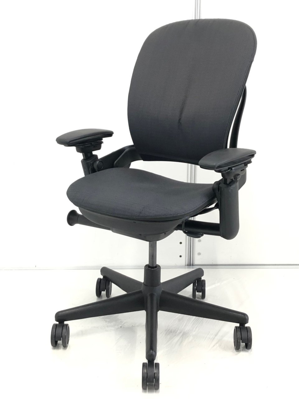 大柄なお客様におすすめ！欧米人に向けて作られたモデルで座面広々！
                        リープチェア（HDタイプ） 
                                    中古
            