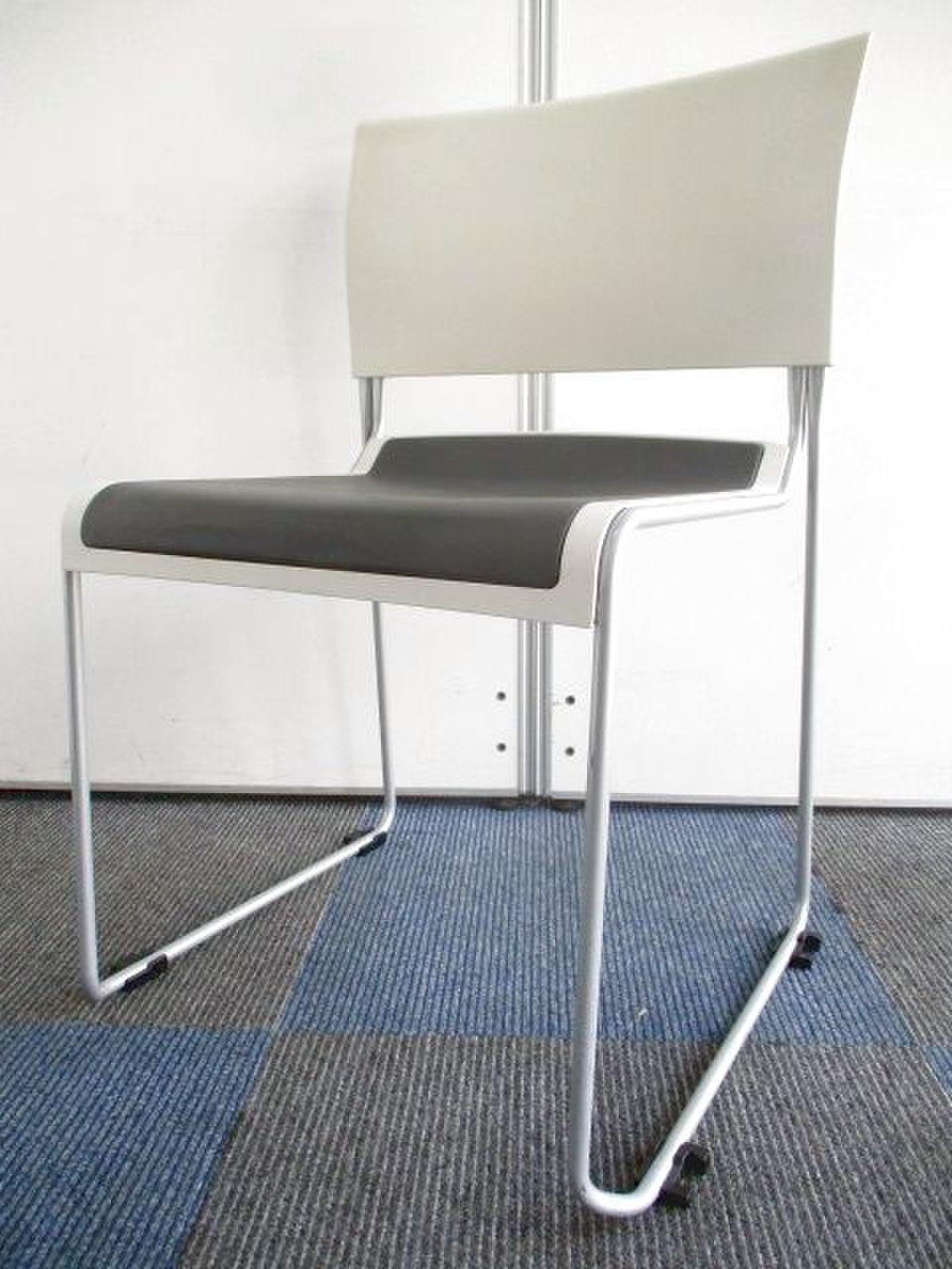 【16脚揃います】シンプルな会議用チェア！【グレー×ホワイト】
                        その他シリーズ
                                    中古
            