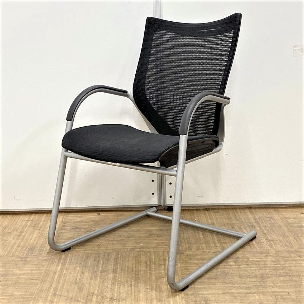 【おつとめ商品】【レア商品】ミーティン用なのに快適な座り心地を提供します
                        バロン 
                                    中古
            