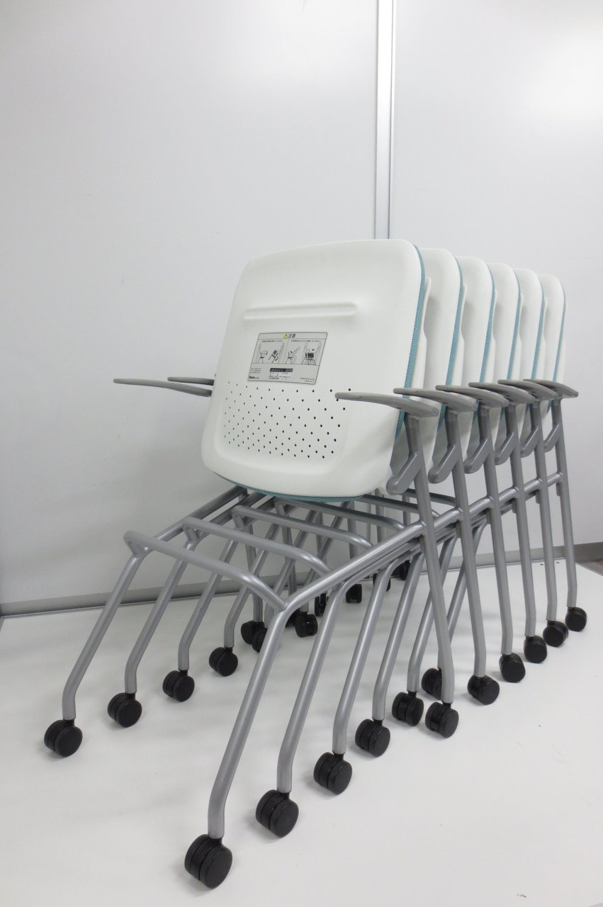 【6脚のセット品の為、10%OFF】【2016年製で比較的きれいです】アイデアが生まれるそんなチェア！
                        ルナ 
                                    中古
            