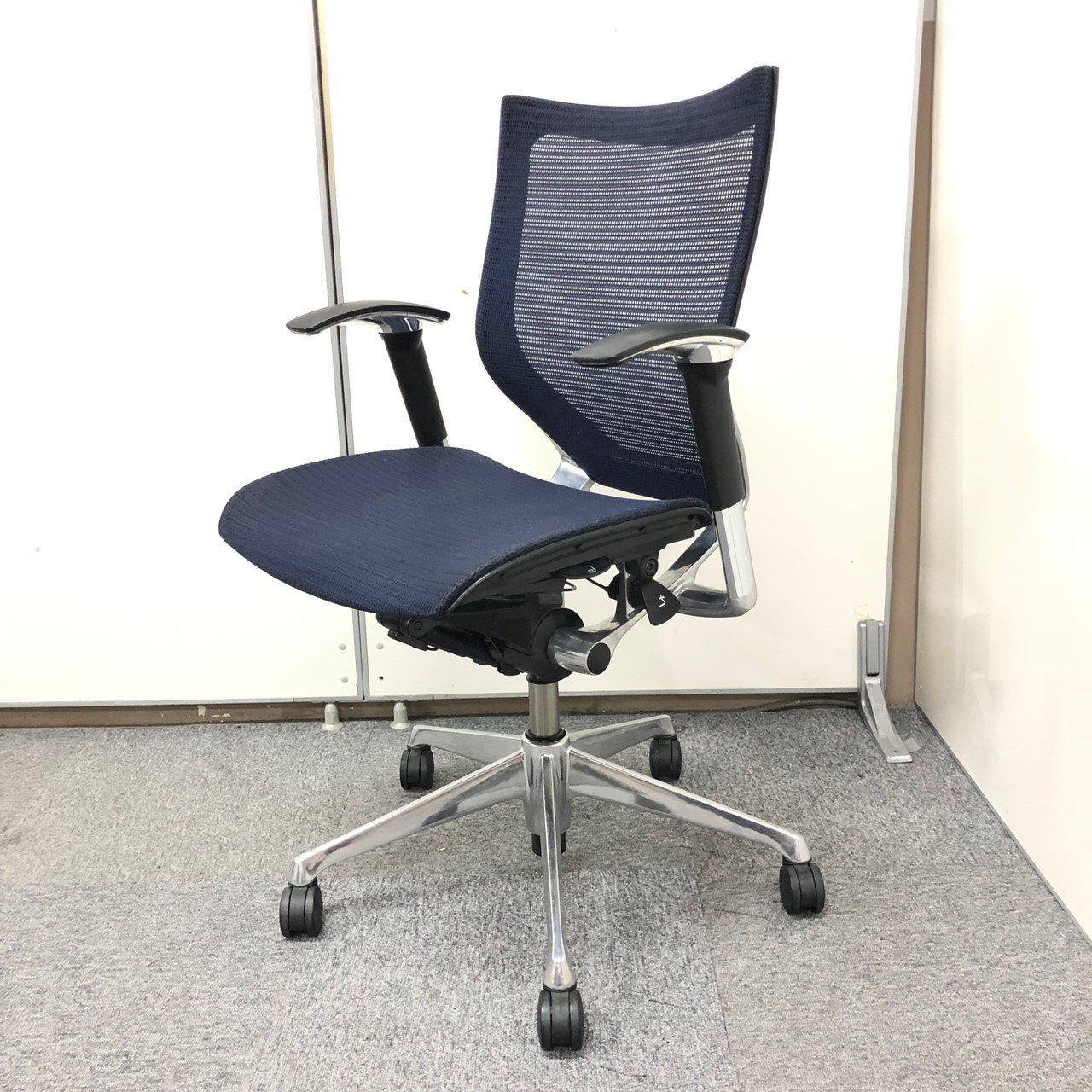 【人気高級チェア　1脚入荷！！1脚限定価格！！肘に使用感あり】オカムラ製の定番高級チェア　バロン
                        バロンメッシュ 
                                    中古
            