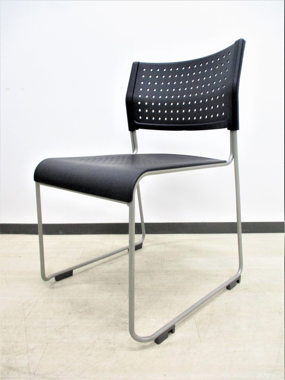 【8脚限定！】コスパの良いスタッキングチェア！
                        ー
                                    中古
            