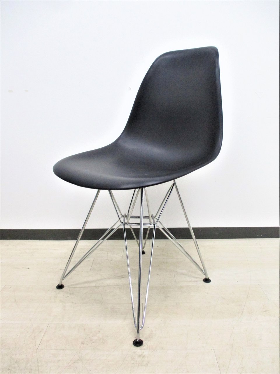 【５脚限定！】イームズ　シェルチェア　リプロダクト　ブラック
                        シェルチェア
                                    中古
            