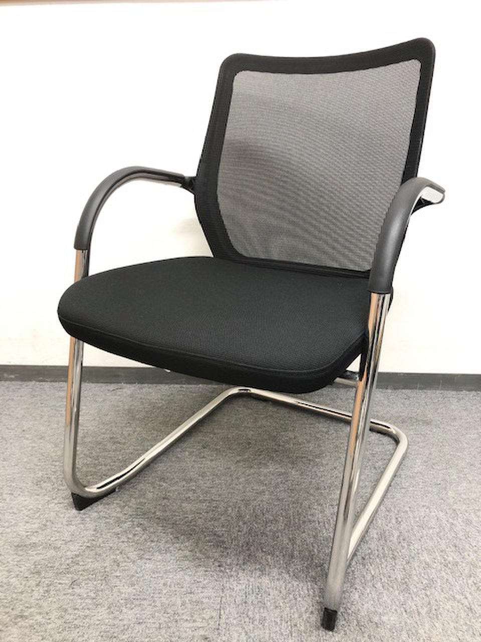 [残り1脚]ブラック×メッシュのﾐｰﾃｨﾝｸﾞﾁｪｱ[高級志向]
                        8148シリーズ
                                    中古
            