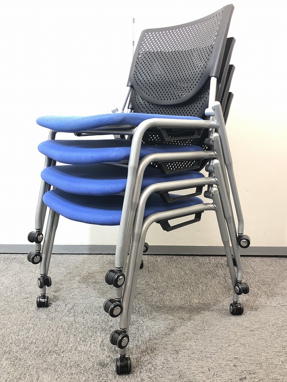 【4脚セット商品！】【2014年製造】のプロスタックチェア！！【おつとめ品】
                        プロスタック 
                                    中古
            