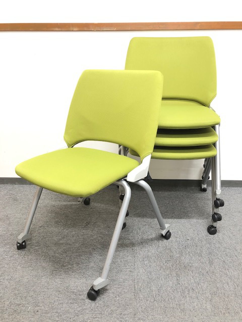 ネスティングチェア｜内田洋行｜明るいグリーン｜折り畳み収納可能｜4脚セット価格
                        FM-350 
                                    中古
            