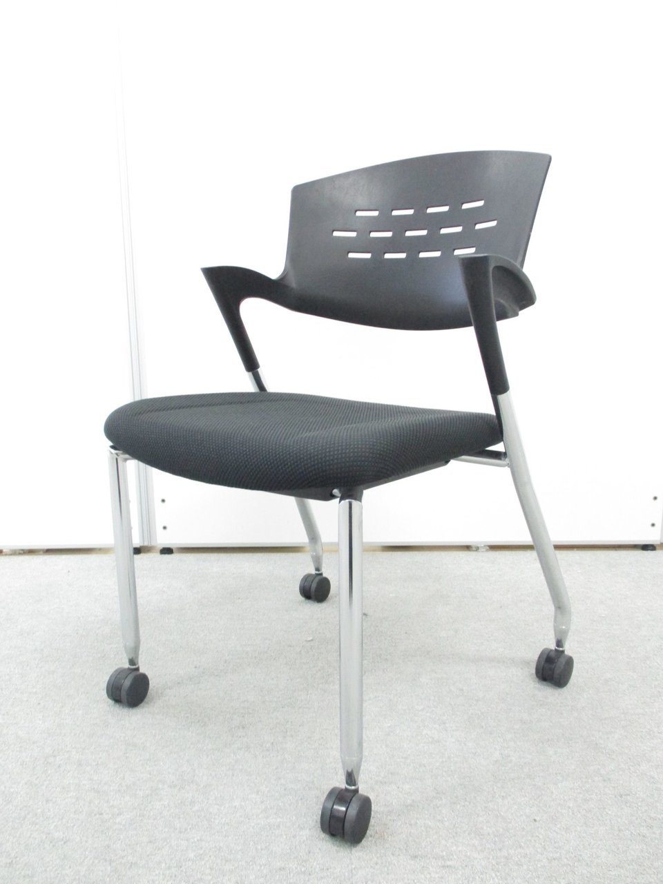 【状態良好品！】フカフカなクッションが座り易い！■シックなブラック【在庫一掃セール品】【S】
                        カクタス 
                                    中古
            