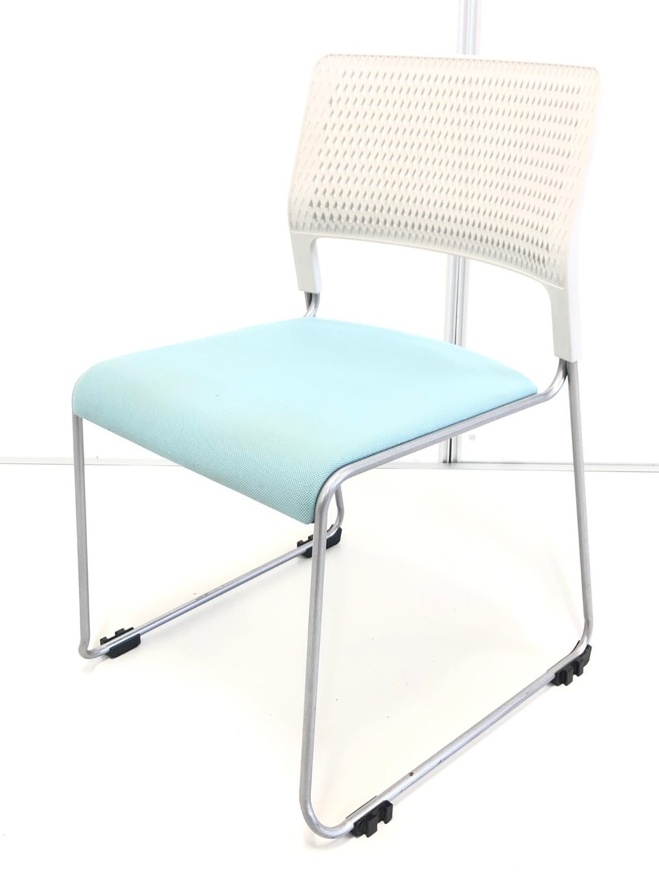 【大量在庫！27脚纏めて揃います！】会議用として最適なスタックチェアが入荷！■アクアブルー色【J】【6】
                        MP-220シリーズ 
                                    中古
            