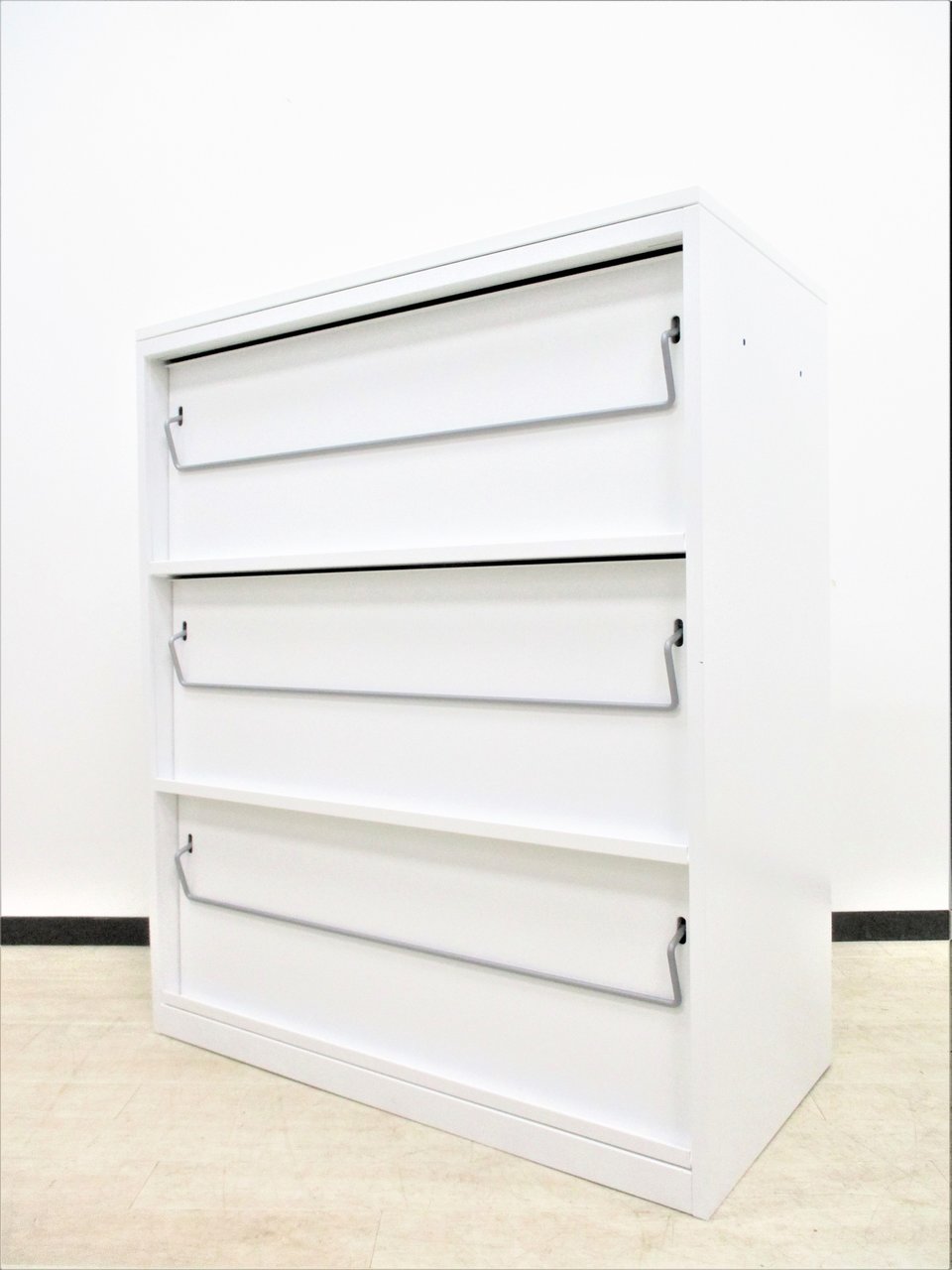 【1台限定】希少な雑誌架！綺麗なホワイトでカタログなどの掲示物が映えます！
                        エディア (EDIA)
                                    中古
            