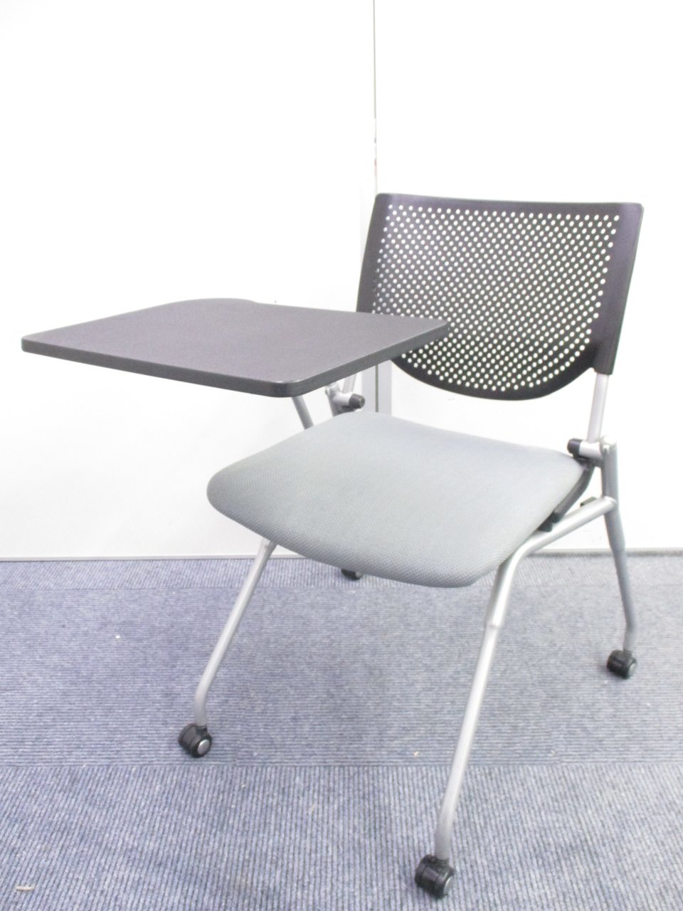 【KS】【レアなテーブル付！】グレーカラーのネスティングチェアが10脚入荷！　テーブル付きですがコンパクトにまとめられます！【在庫入替の為！】
                        プロスタック 
                                    中古
            