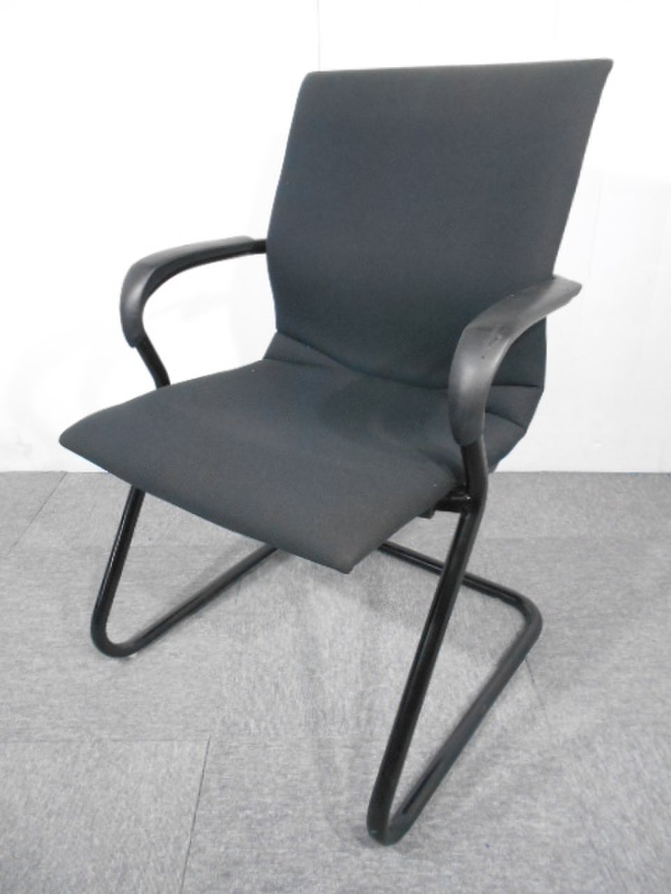 【スチールケース製】すっきりしたデザイン！　プロテジェ　ブラック　【関西倉庫在庫】
                         プロテジェ
                                    中古
            