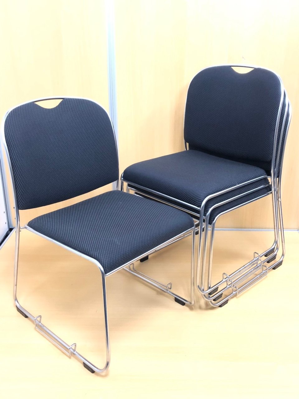 【お得な4脚セット！】
厚めのクッションで長時間会議でも疲れにくい！【axona AICHI 愛知株式会社製】
                        その他シリーズ
                                    中古
            