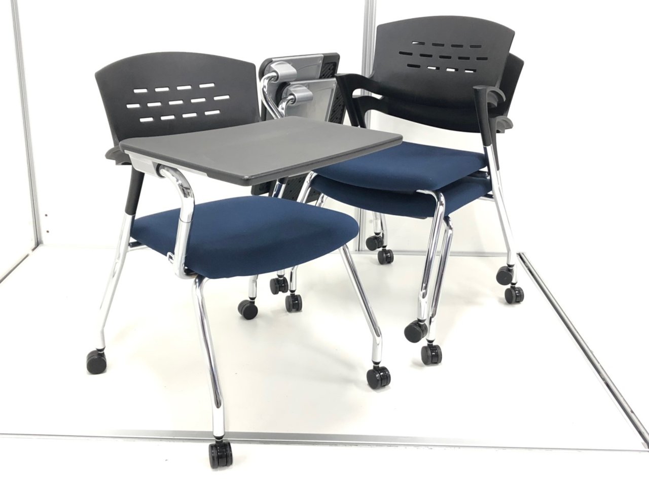 【お得な10％OFF！】中古では珍しいメモ台付きのミーティング用チェア！■4脚セット
                        カクタス 
                                    中古
            