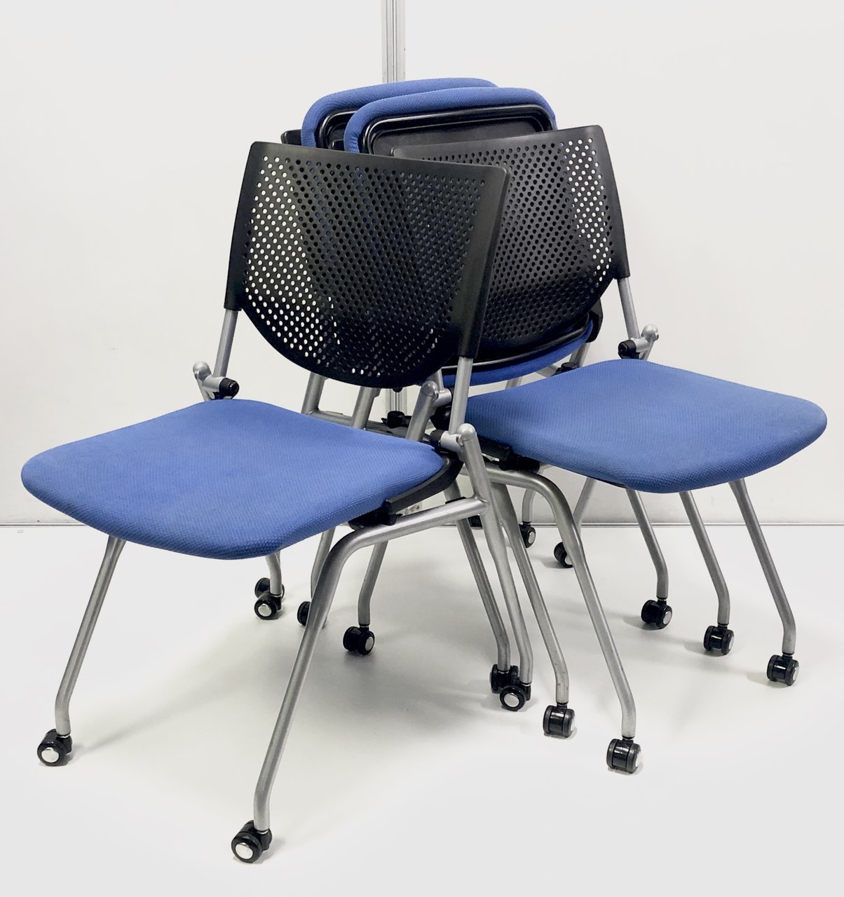 【4脚セット！】まとめて購入でお得！省スペースの大人気チェア！オカムラ製のプロスタック
                        プロスタック 
                                    中古
            