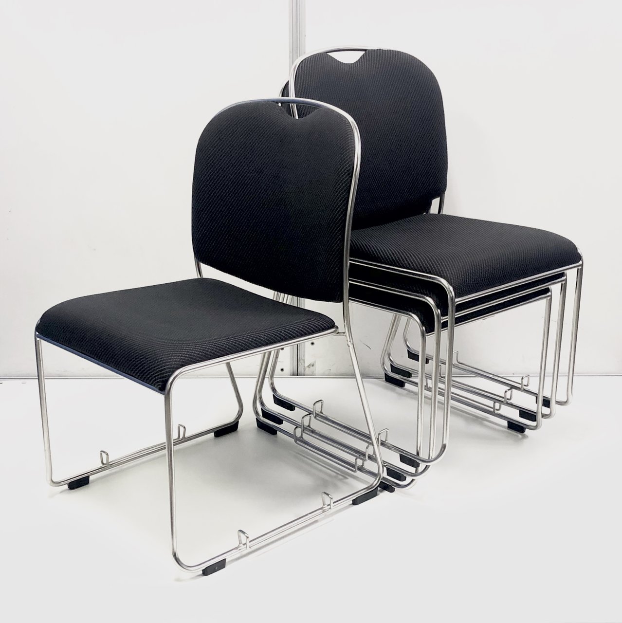 会議や商談用のチェアとしても！用途は様々！ブラックスタッキングチェア　12脚大量入荷！
                        その他シリーズ
                                    中古
            