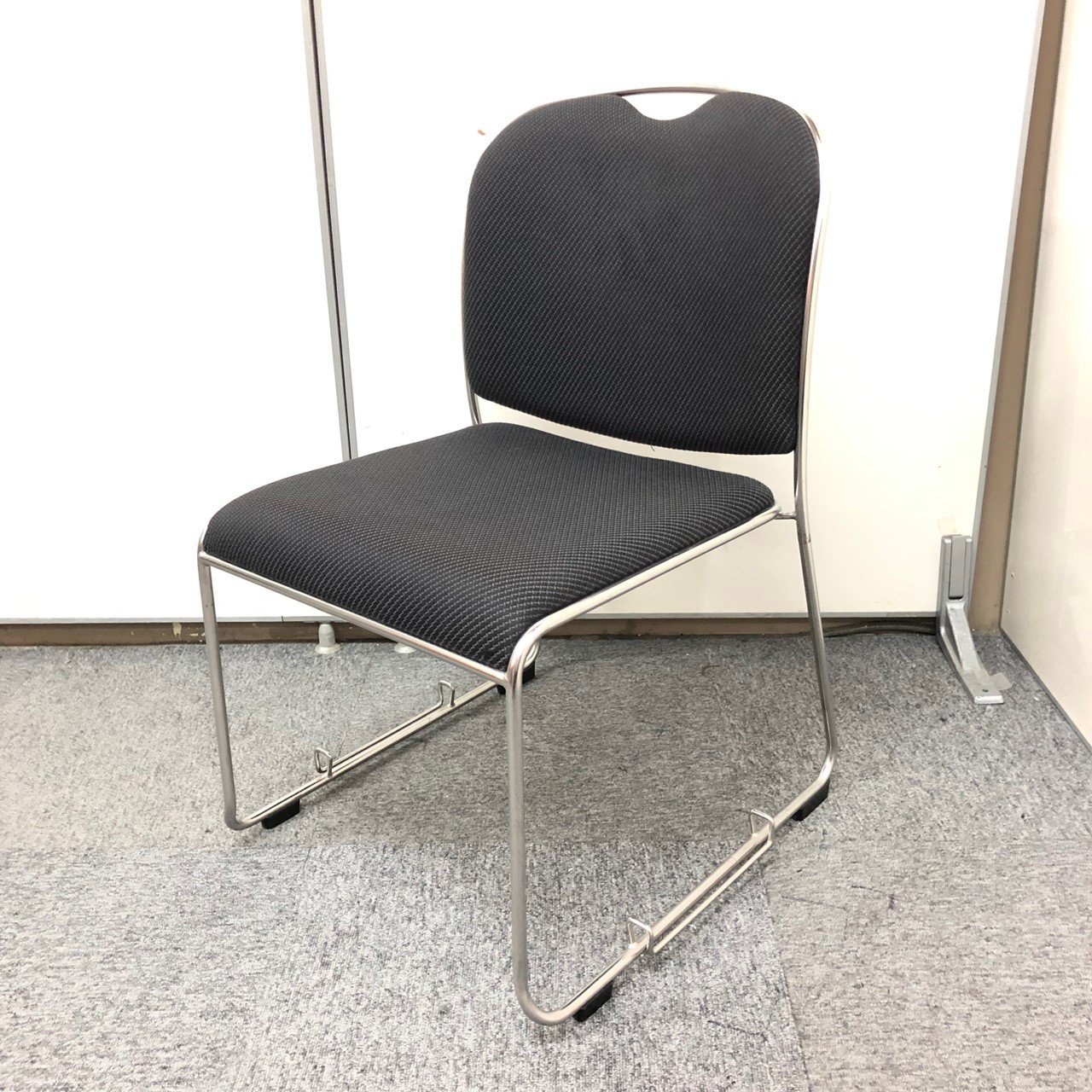 【お安いスタッキングチェアが大量入荷！！】ブラックのスタッキングチェアが26脚入りました！
                        その他シリーズ
                                    中古
            