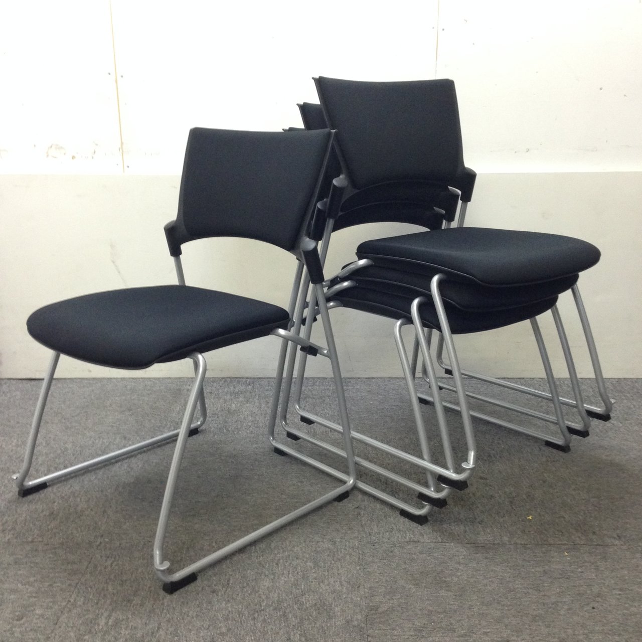 【4脚セット商品】おとくなまとめ買い価格☆☆☆
                        マノス 
                                    中古
            